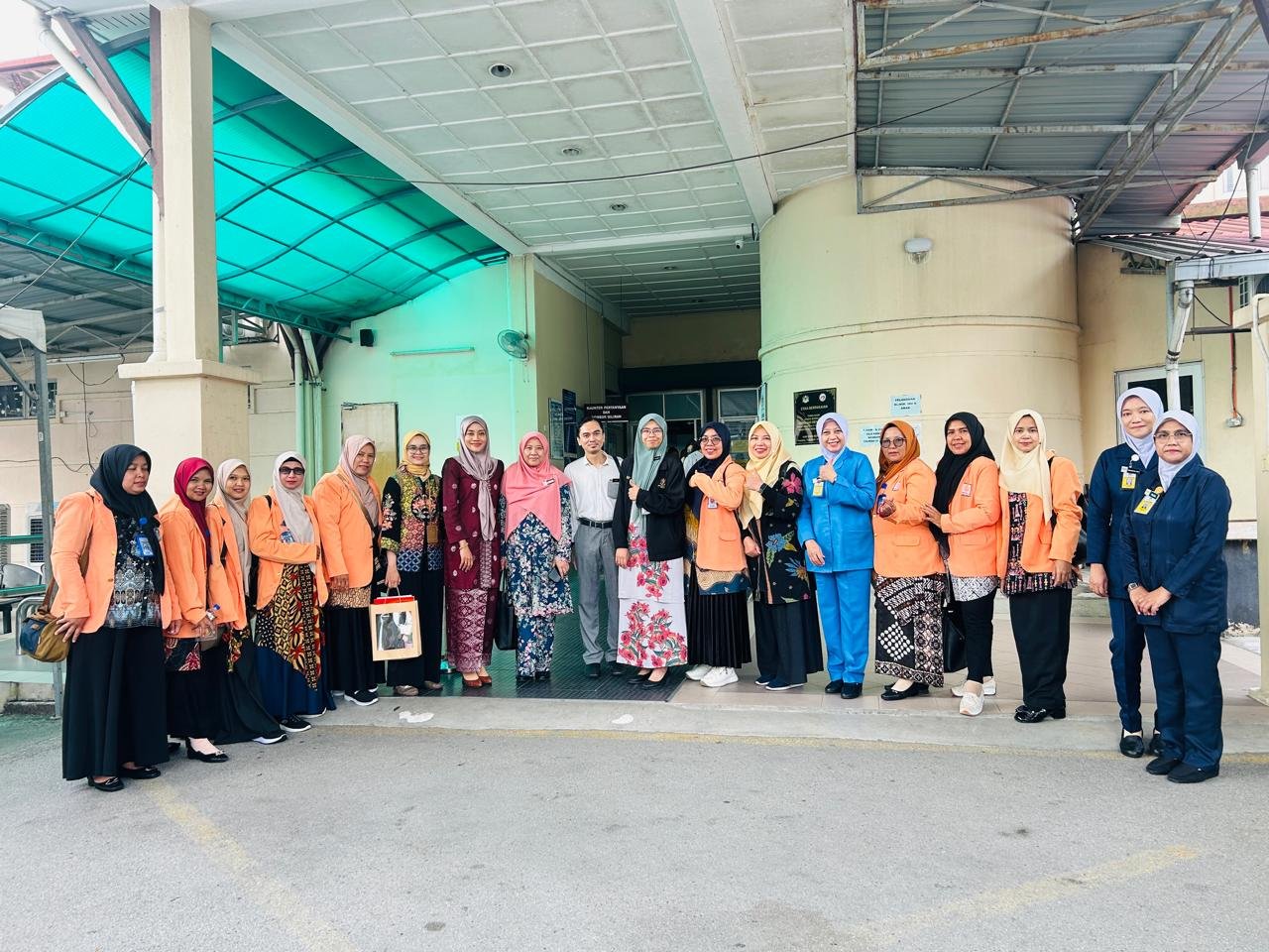 Praktik Luar Negeri Kebidanan
